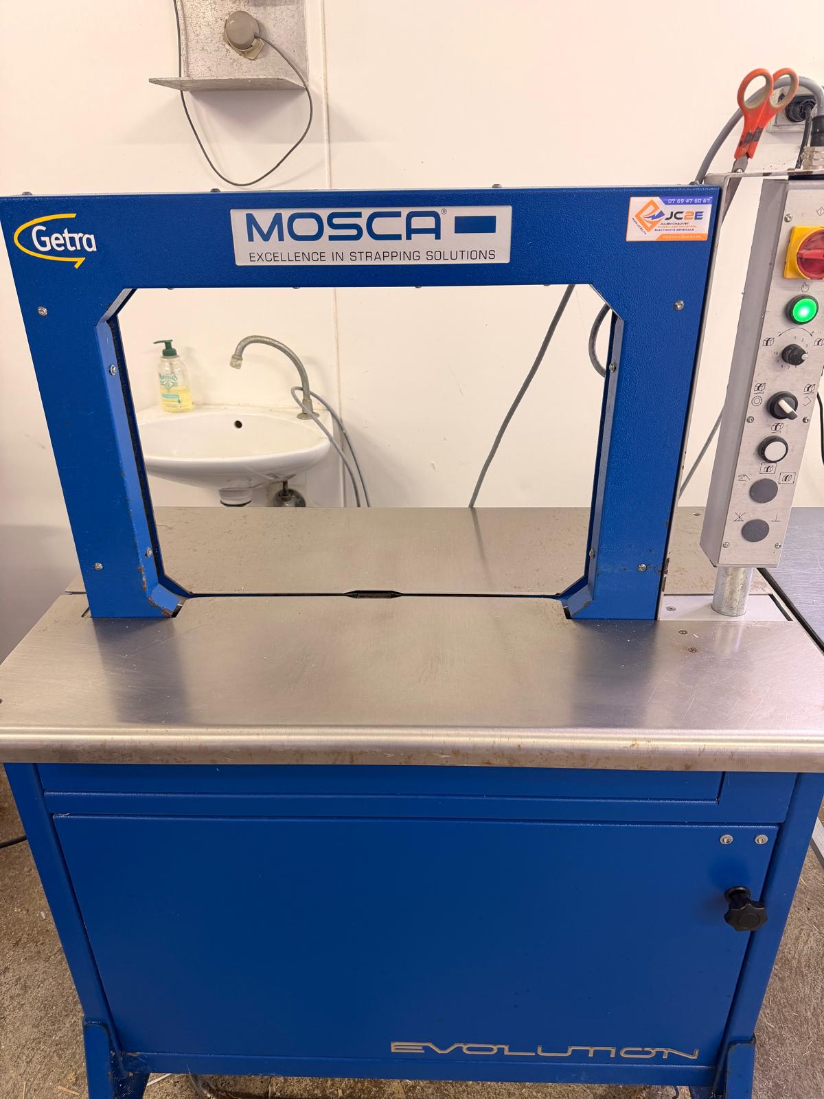 Machine a cercler automatique Mosca bleue avec panneau de controle